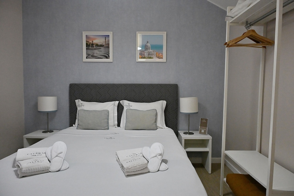 3 BEDROOMS, STUDIO
