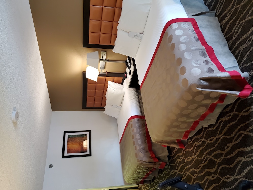 ROOM, 2 DOUBLE BEDS
