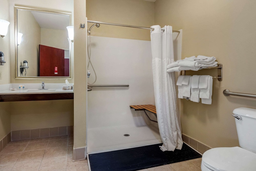 Comfort Suites Dayton-Wright Patterson 10/39
