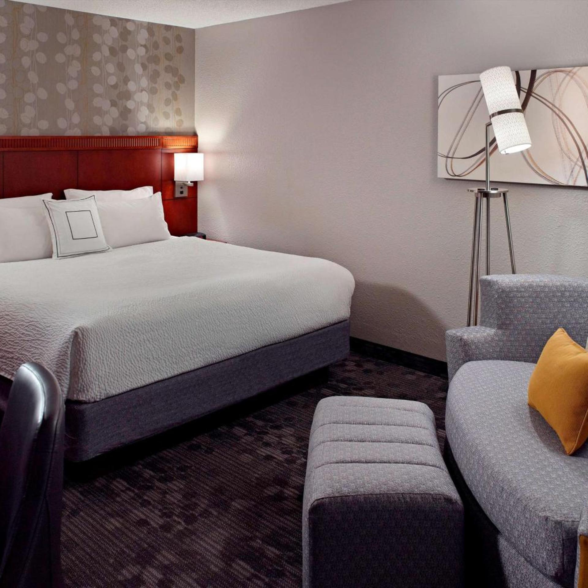 EXECUTIVE, KING BED