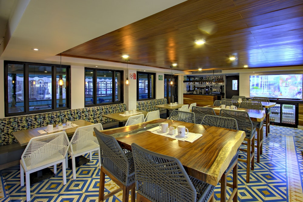 Hotel La Pinta 52/61