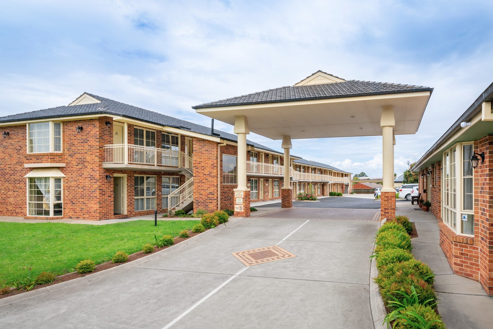 Heritage Inn Bathurst 4/60