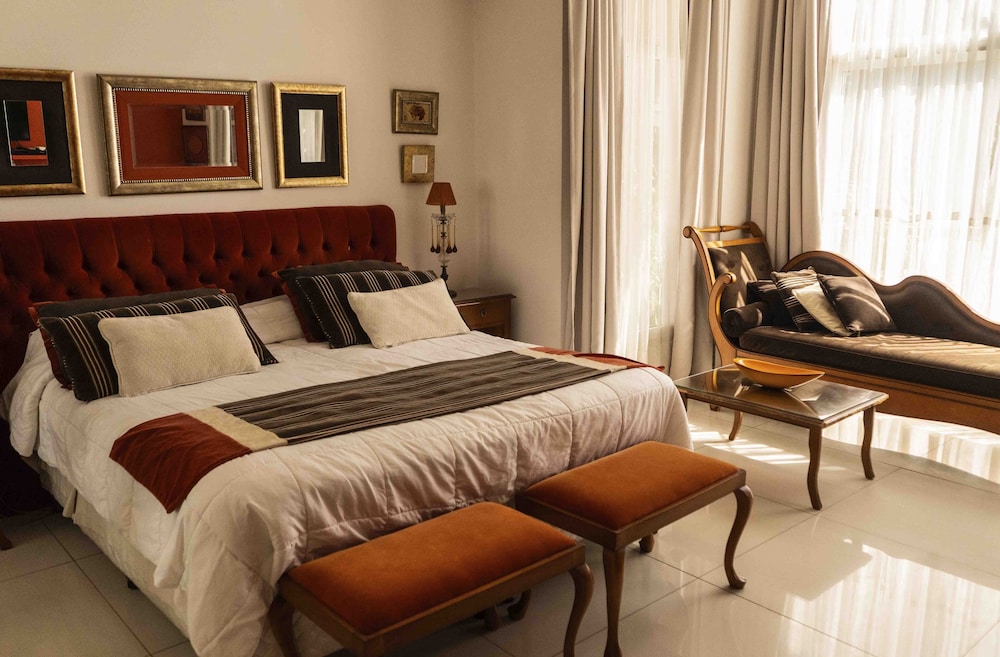 DELUXE, DOUBLE BED