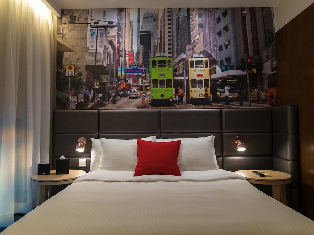Dash Living On Hollywood 36/50