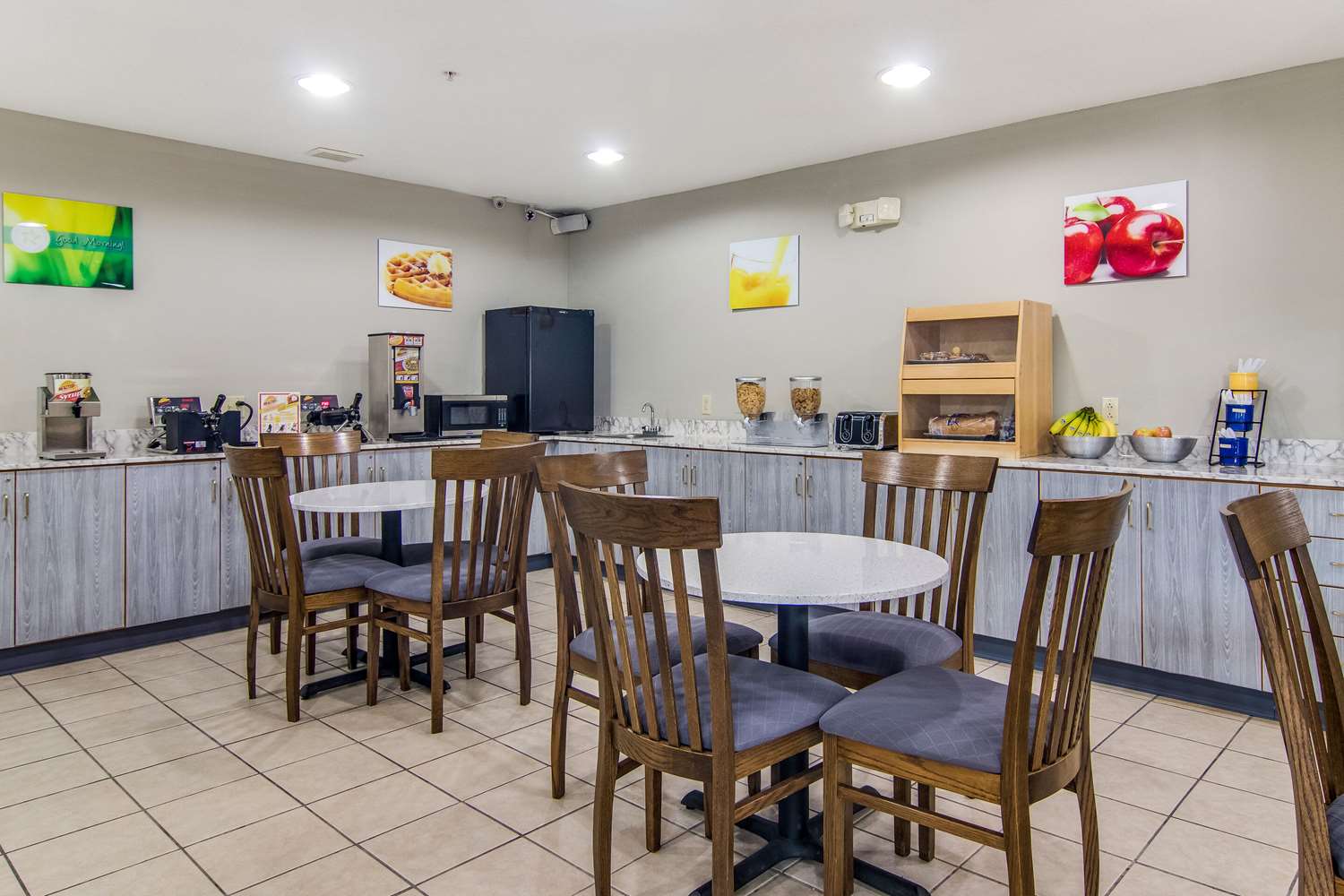 Quality Inn & Suites Grove City-Outlet Mall 4/10