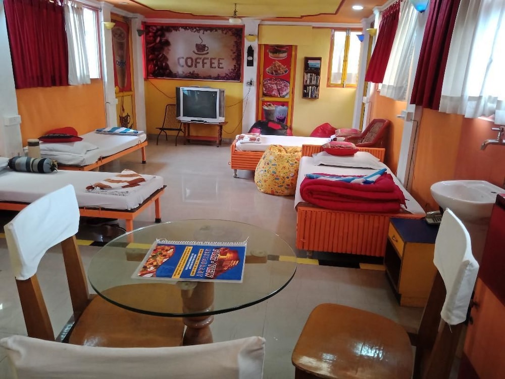 Govind Hotel 38/58