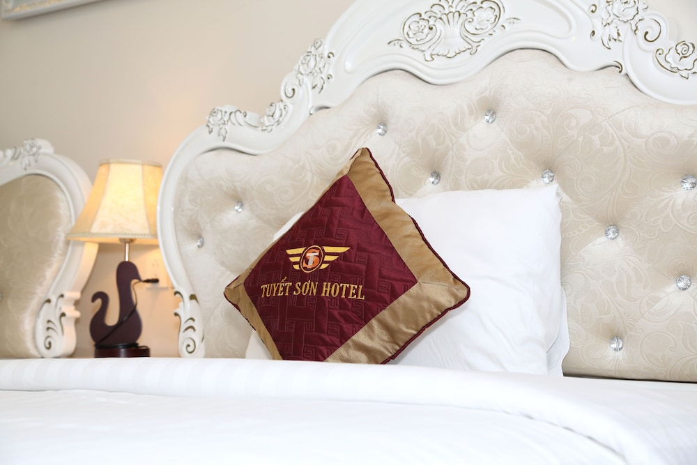 Tuyet Son Hotel 39/68