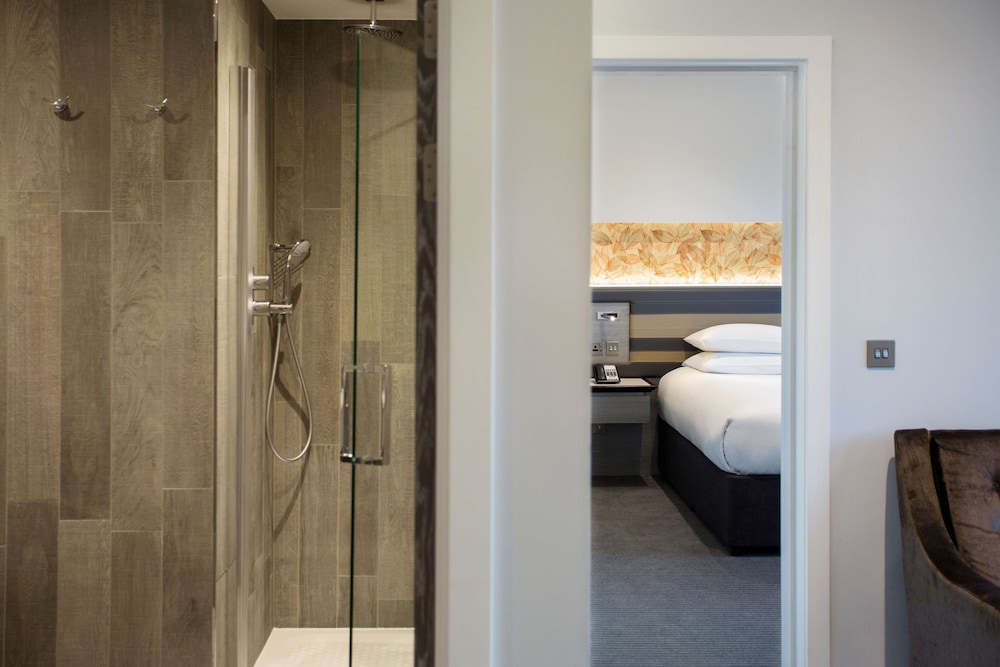 Doubletree By Hilton Edinburgh Queensferry Crossing 14/60