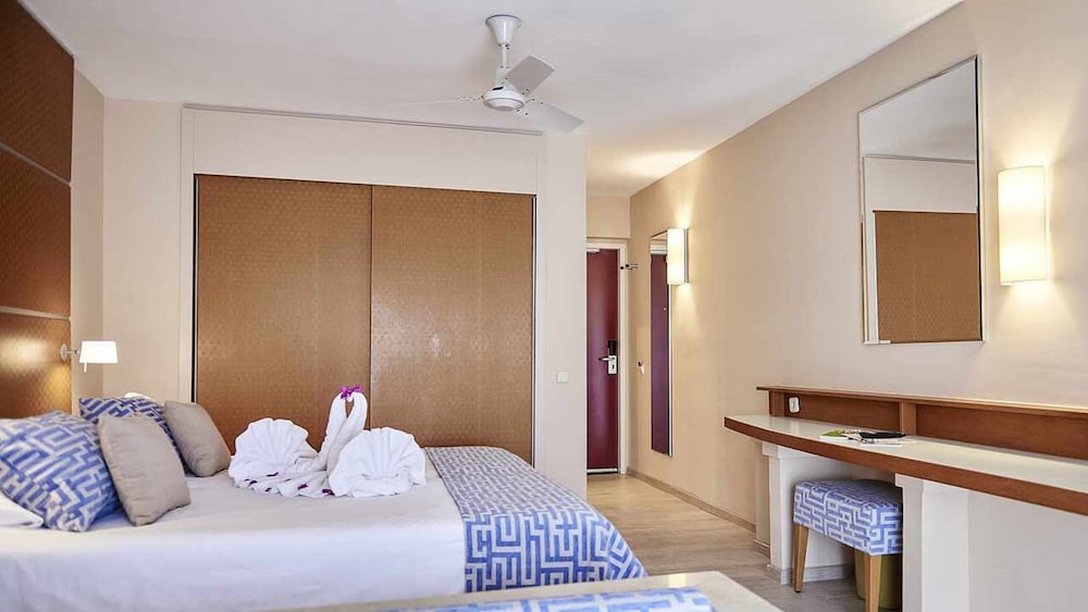 Room at Robinson Club Esquinzo Playa, PAJARA