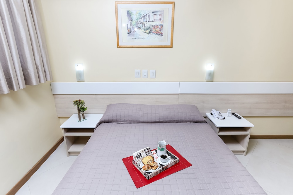 Hotel Express Savoy 6/35