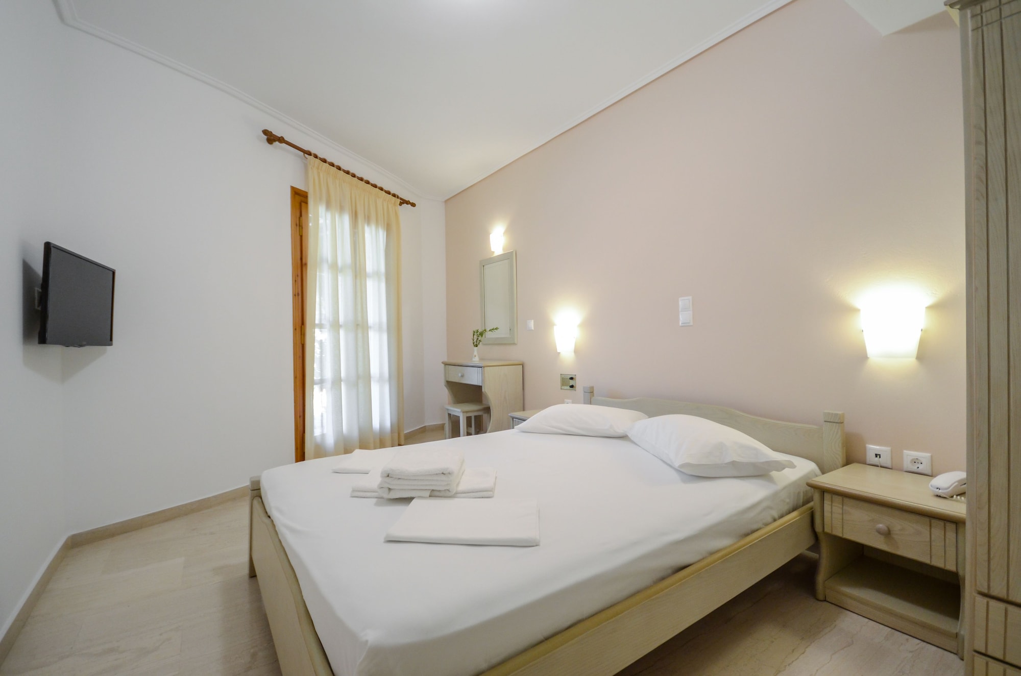 2 Bedrooms, Family, Apartment, Double and Twin Beds, Pool View