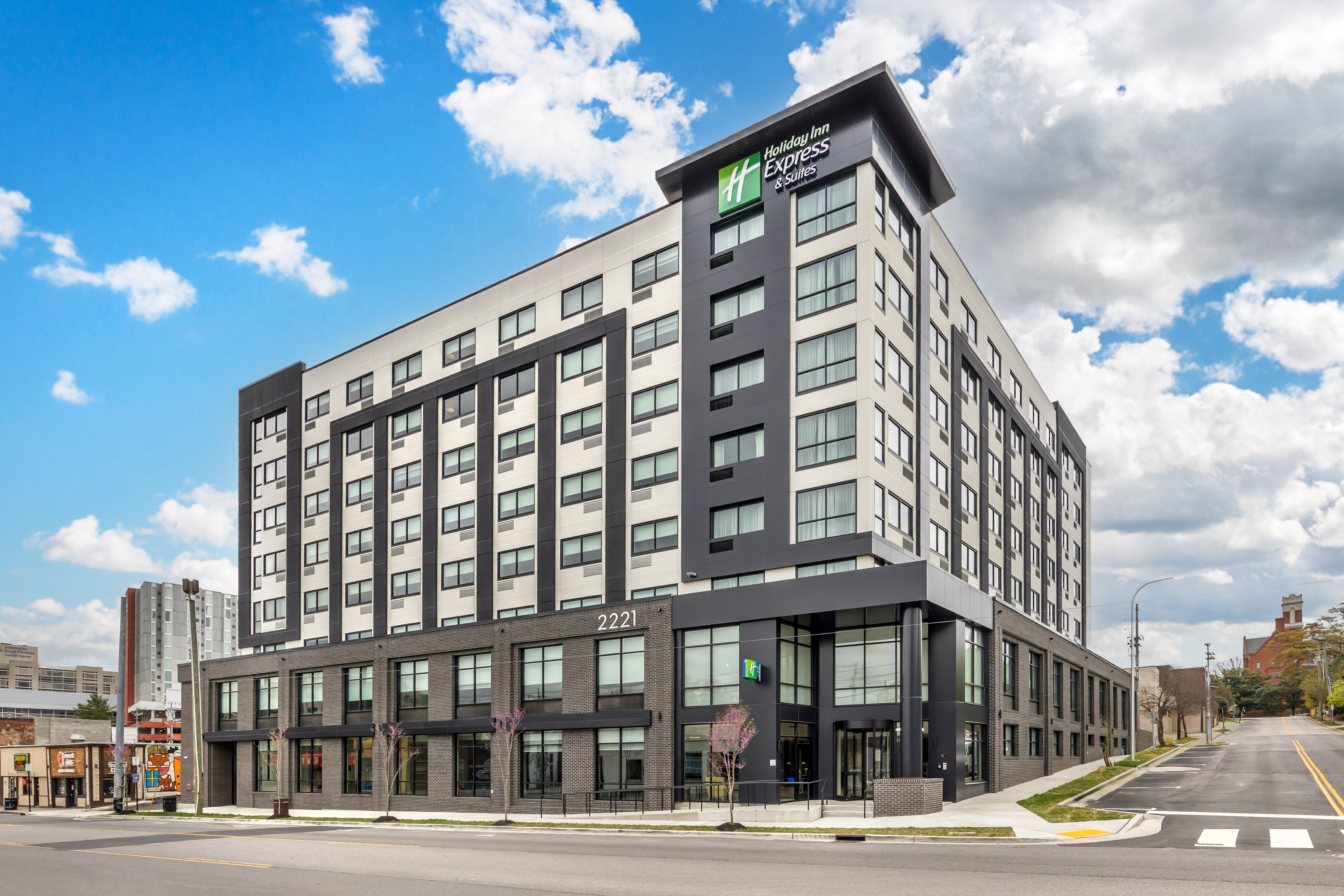 Holiday Inn Express & Suites Nashville West End - Univ Area, an IHG Hotel 2/42