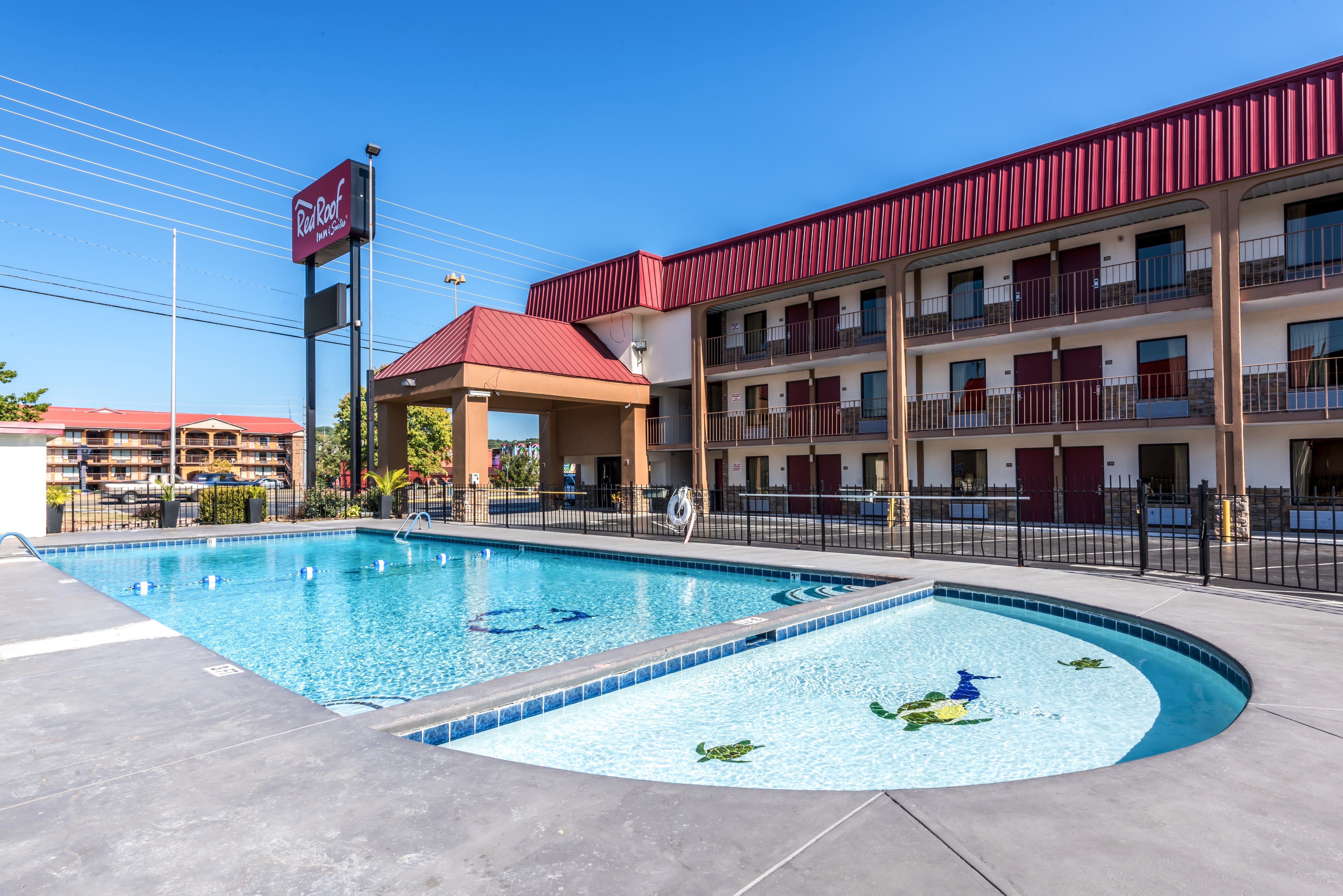 Red Roof Inn & Suites Pigeon Forge - Parkway 1/13
