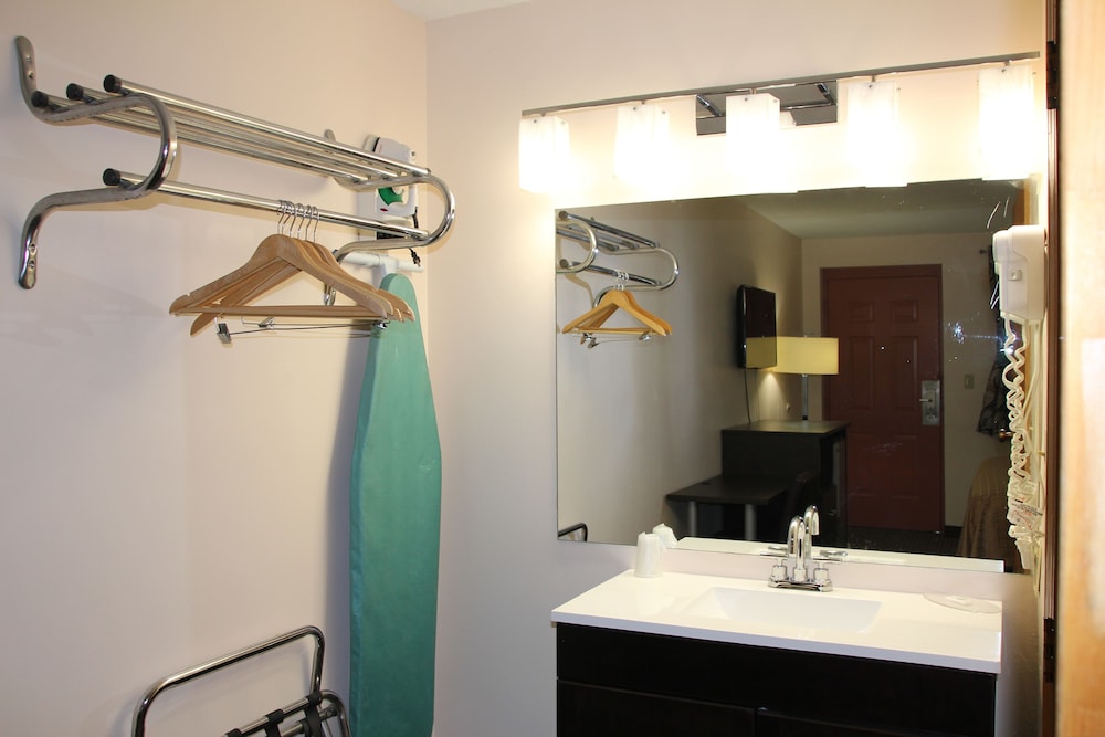 Sterling Inn Niagara Falls Near Iag Airport 40/40