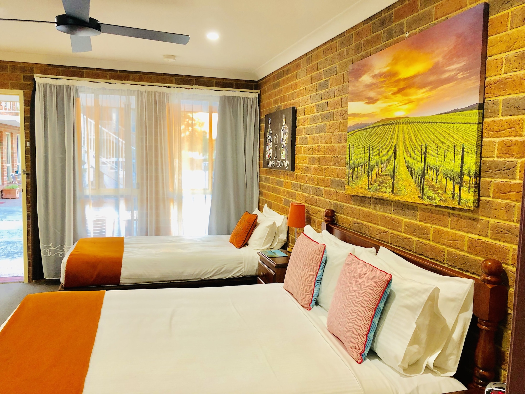 Room, 1 Queen and 1 Single Bed