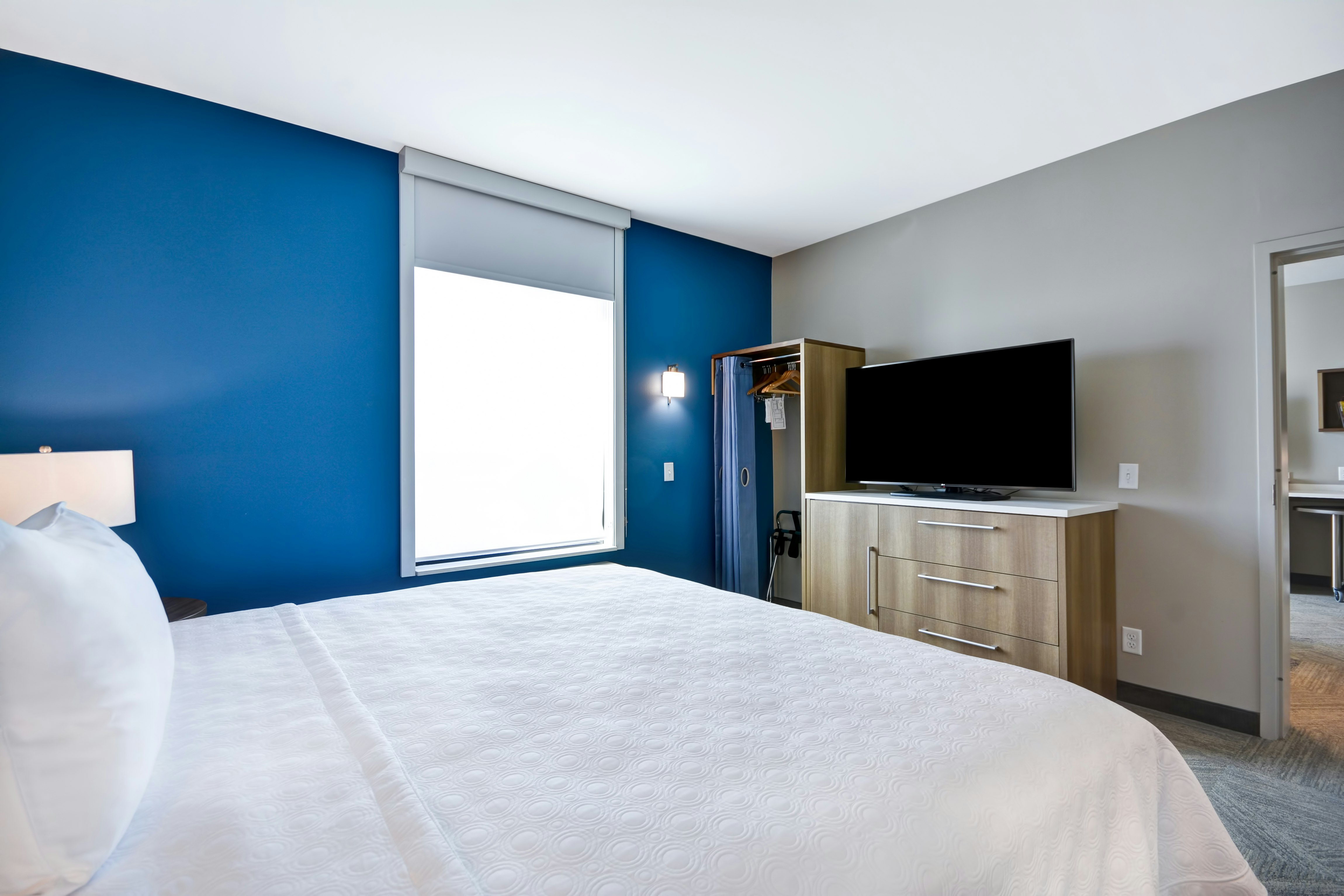 1 BEDROOM, SUITE, KING BED