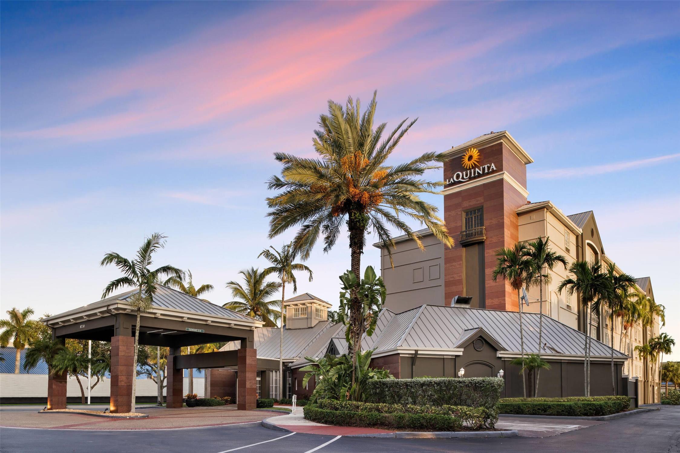 La Quinta Inn and Suites by Wyndham Miami Airport West in MIAMI - FL