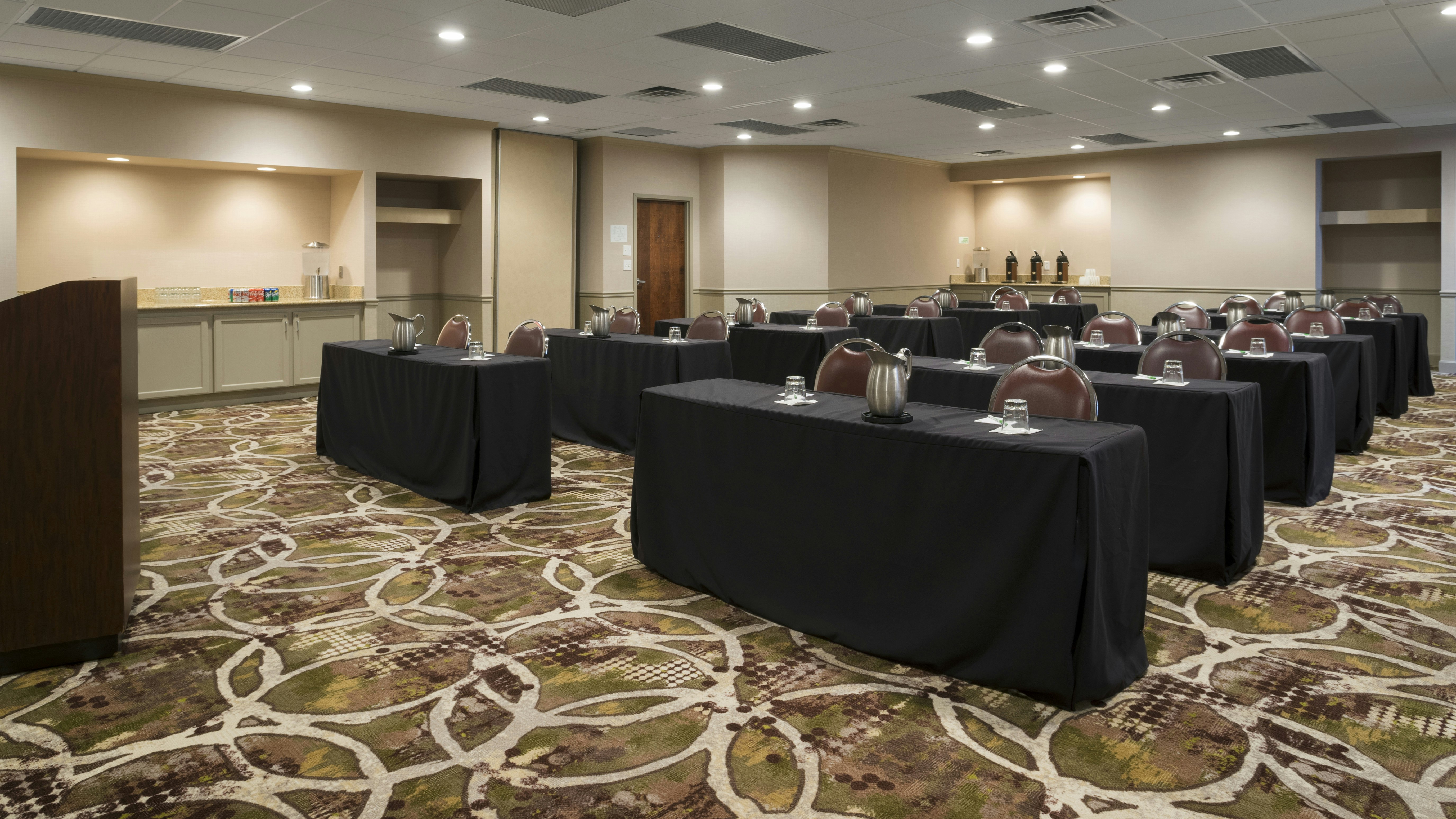 Holiday Inn Cincinnati-Riverfront 47/58