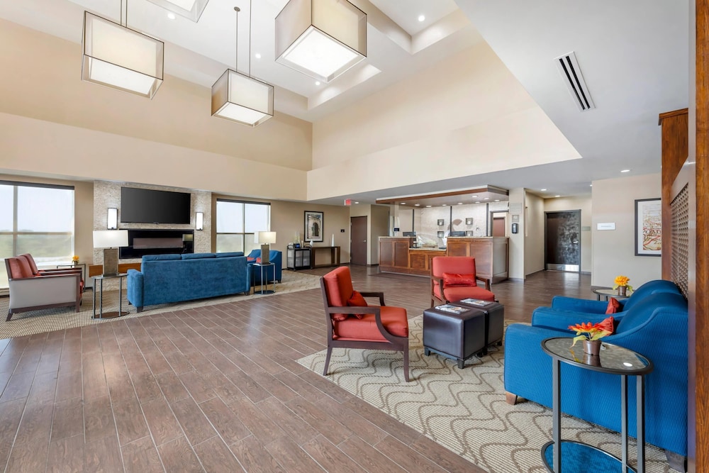 Comfort Suites West Omaha, NE 29/50
