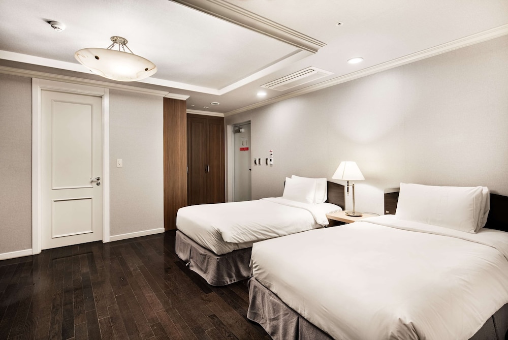 Atrium, Economy, Family, Suite, Double and Twin Beds