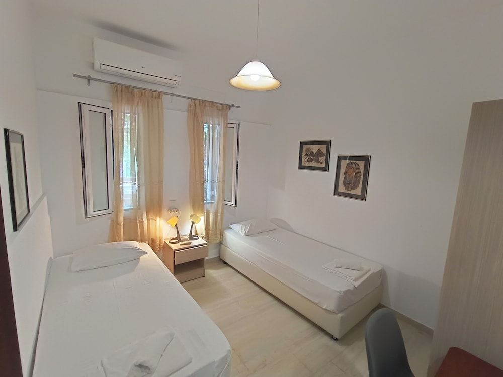 Albatross Studios And Apartments 5/50