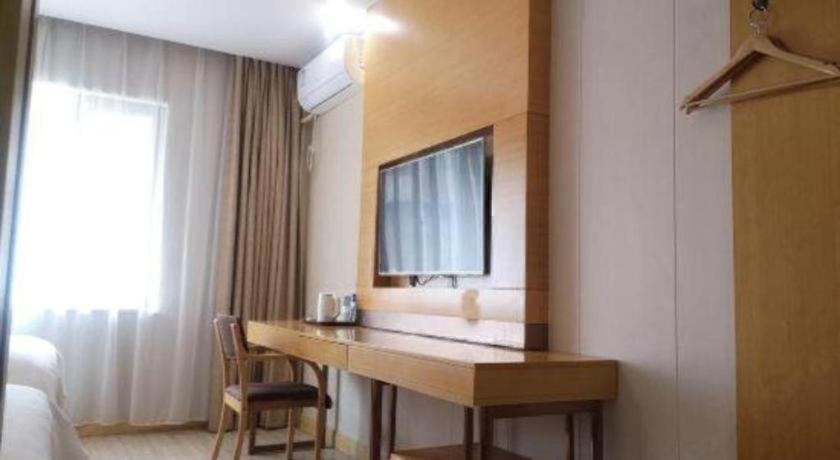 GreenTree Inn Express Shanghai Baoshan District Youyi Road Metro Station 35/46