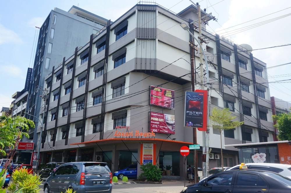 Losari Beach Hotel 1/26
