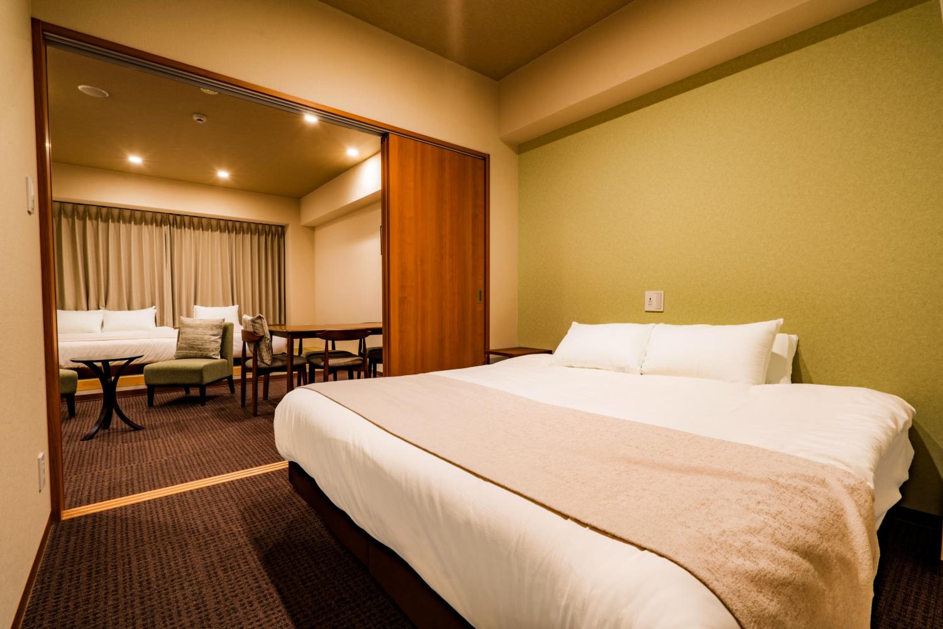 Executive, Triple, Randor Residential Hotel Kyoto Suites 2/10