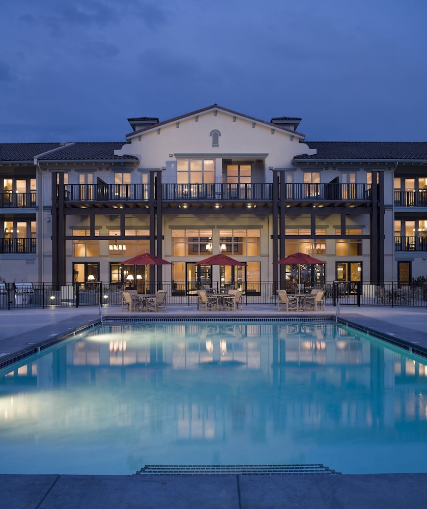 Walnut Beach Resort 2/48