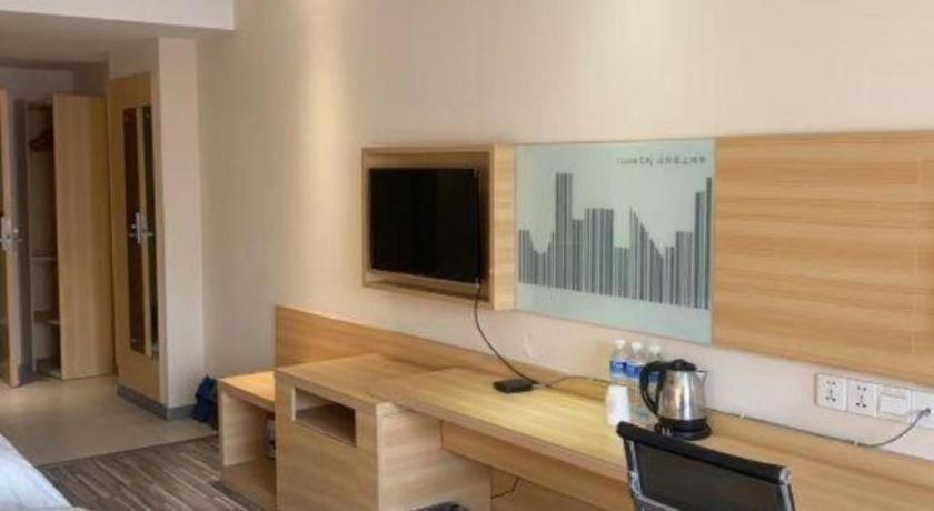 City Comfort Inn Huizhou Huxi Avenue Branch 40/48