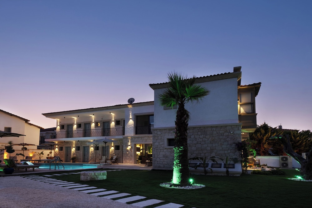 Armel Alacati (+12 Adult Only) 3/46