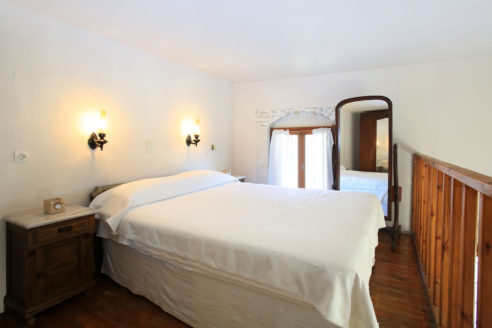 KAMILARI PASIPHAE VILLA 24/60