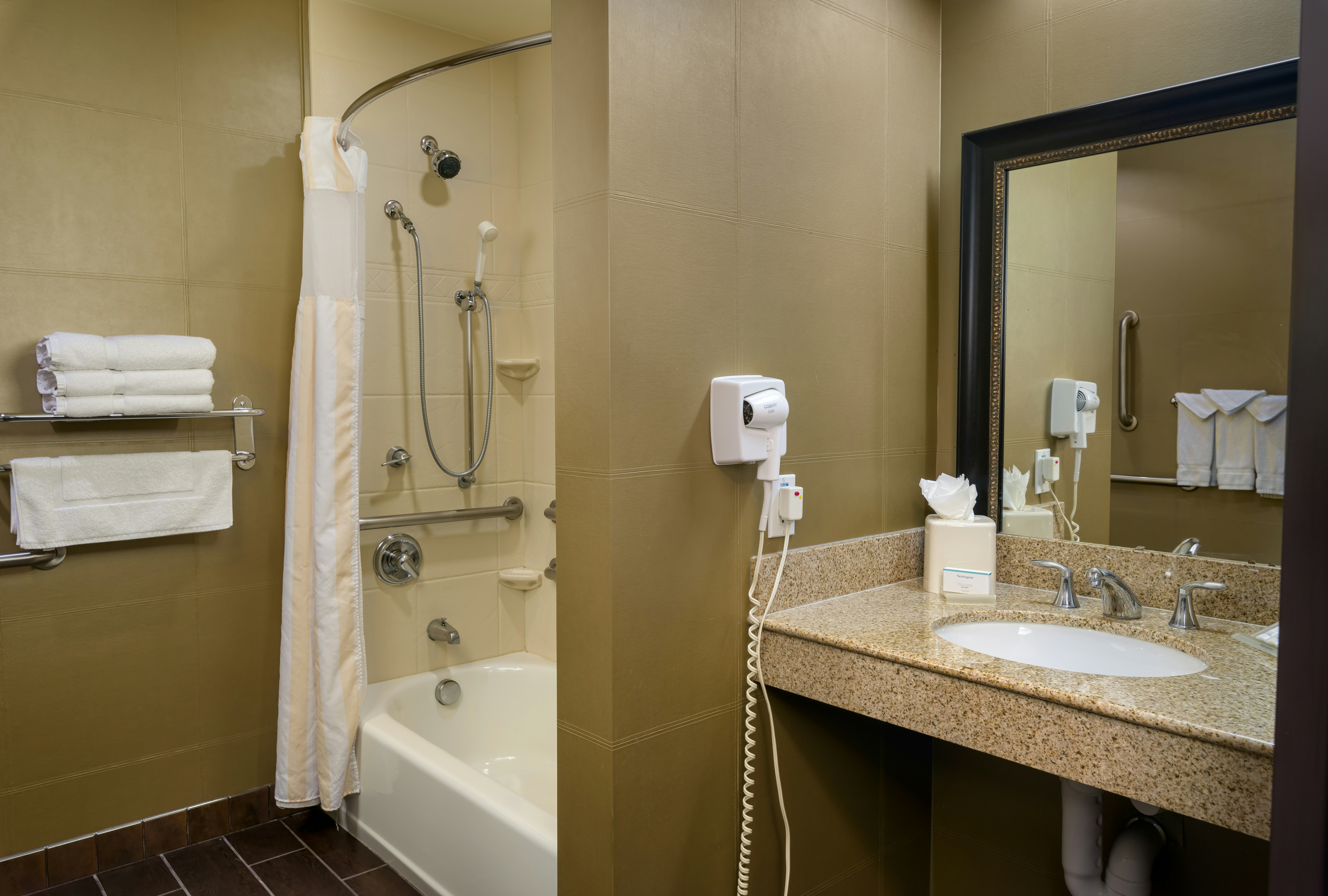 ROOM, KING BED, ACCESSIBLE