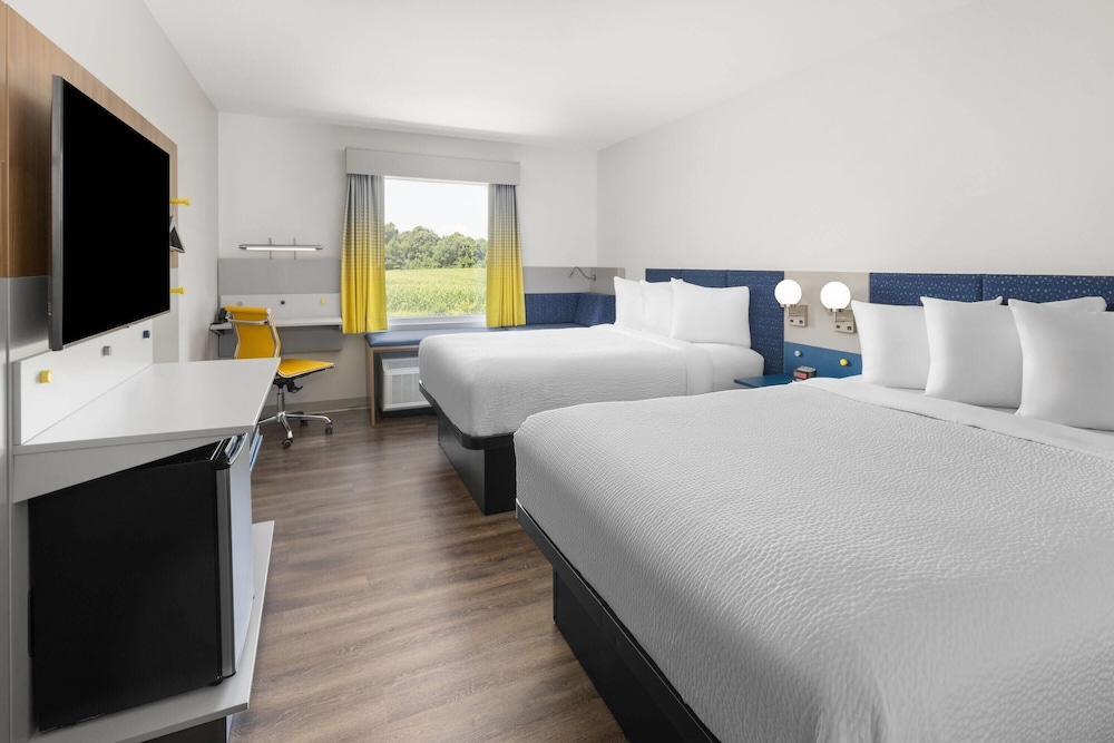 Microtel Inn and Suites by Wyndham Rehoboth Beach 23/62