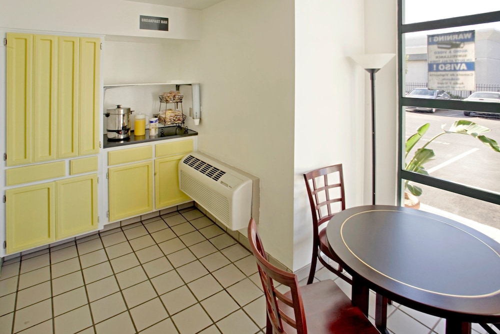Budget Inn and Suites Stockton 45/55
