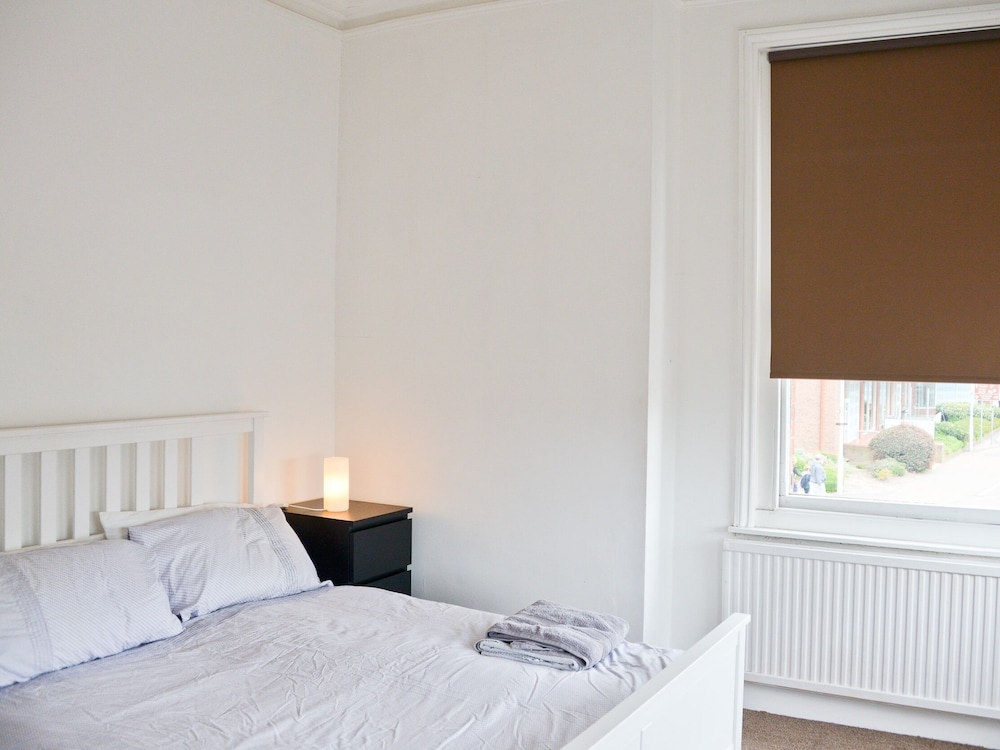 Corner House Apartment 2/23