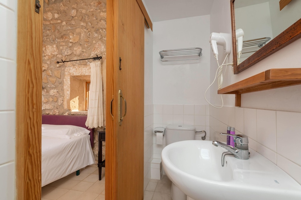 Petit Hotel Hostetgeria La Victoria 43/46