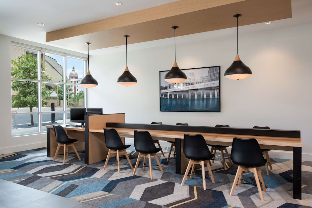 Hyatt House Austin Downtown 61/68