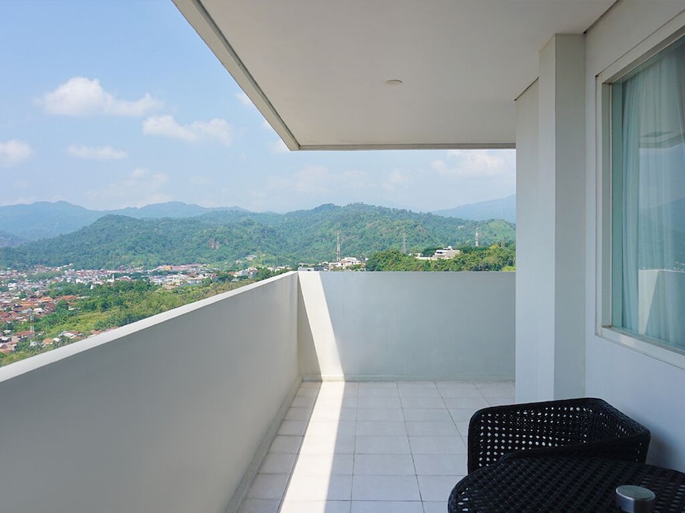 Golden Tulip Springhill Lampung 6/50