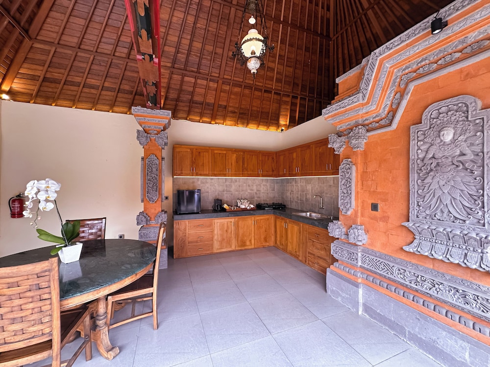 Anumana De Suite 8/41