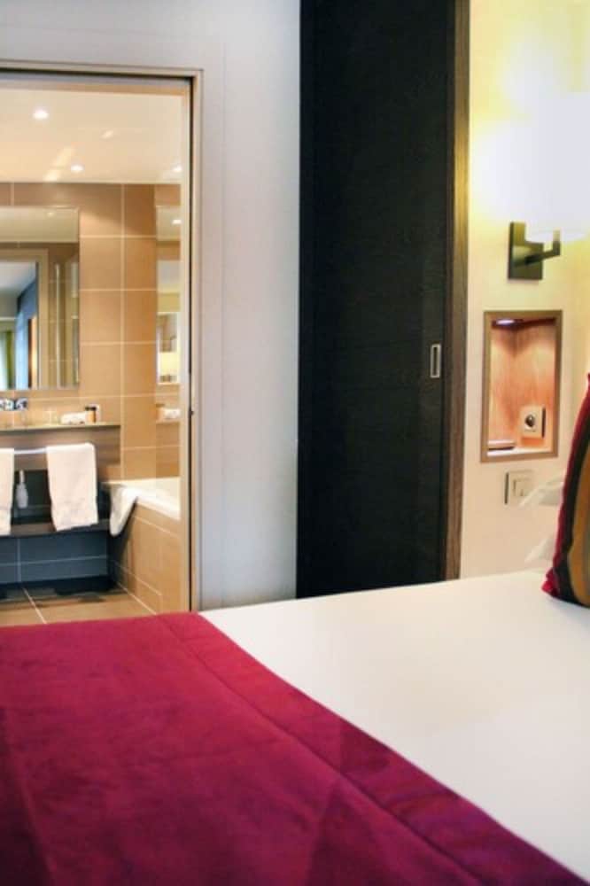 Charme, Twin Beds، Hotel Le Savoy Meribel 2/3