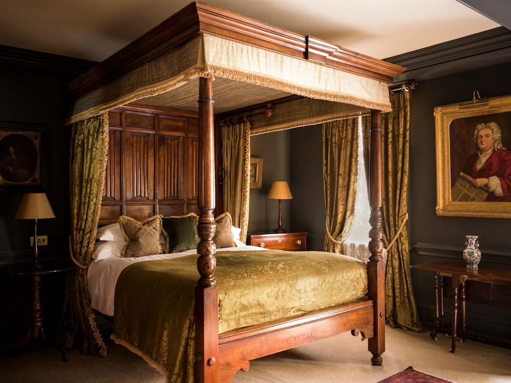 DELUXE, QUEEN BED, TERRACE