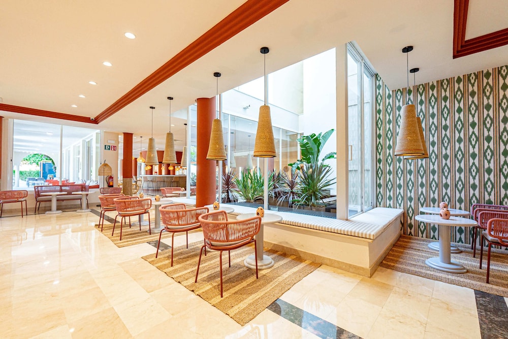 Intelier Rosella Hotel 24/41