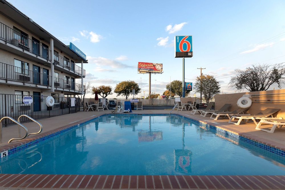 Motel6 San Antonio, TX - West SeaWorld 7/43