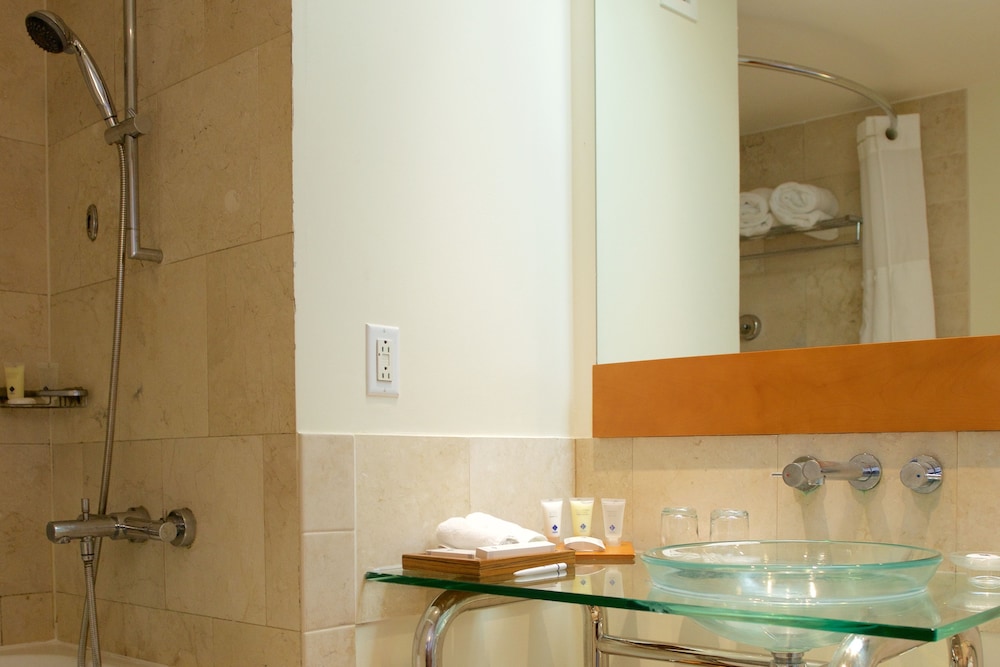Crowne Plaza Resort Guam 13/95