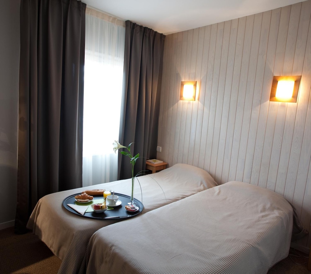 HÔTEL LE RELAIS 14/50
