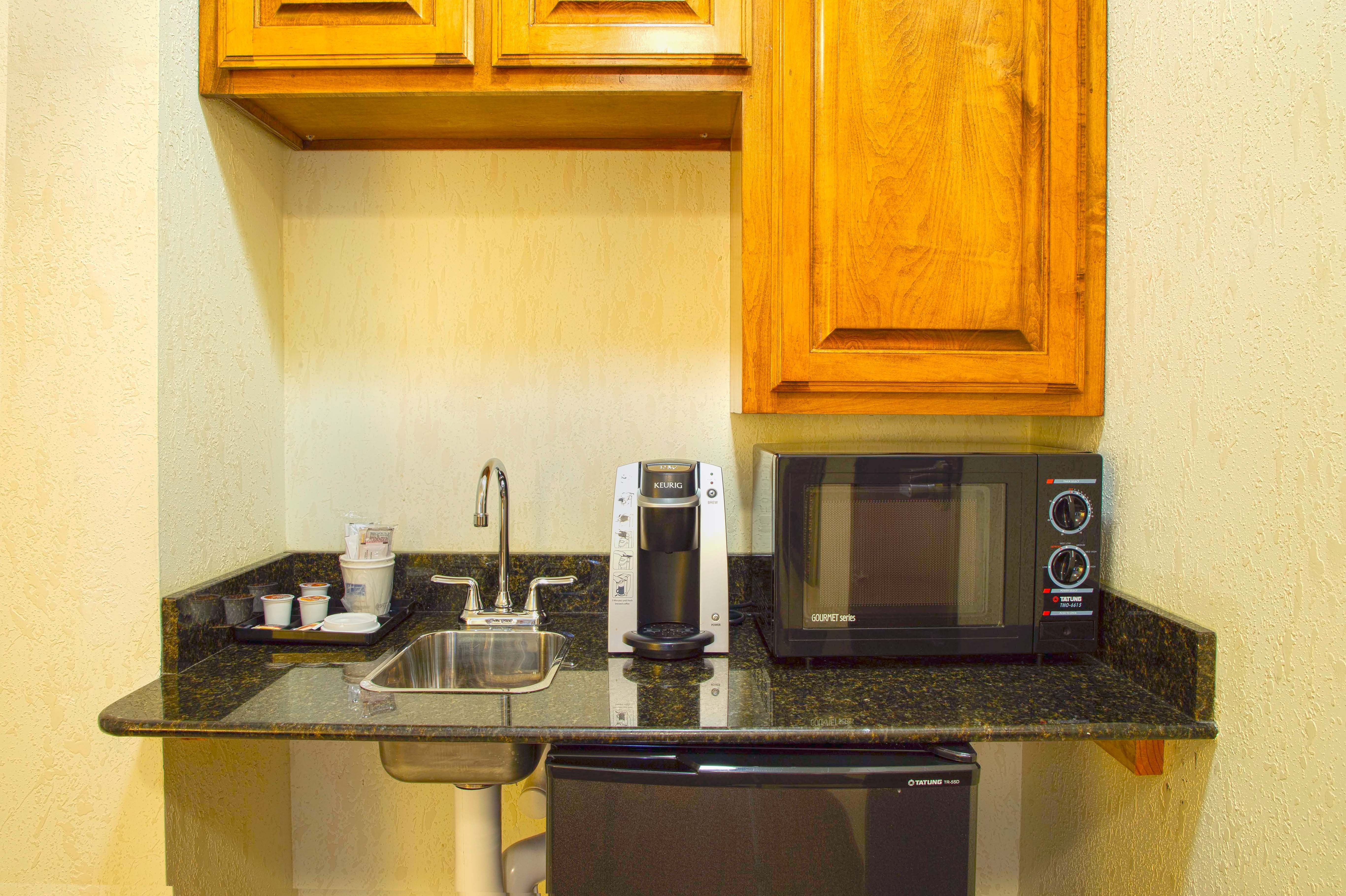 Holiday Inn Express Hotel And Suites Center Tx 70/76