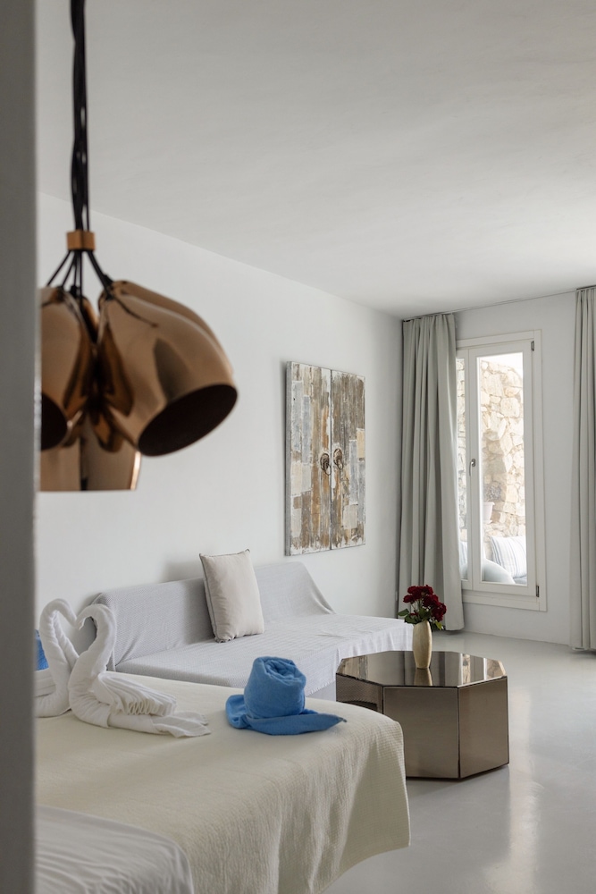 Mykonos Pantheon 17/50
