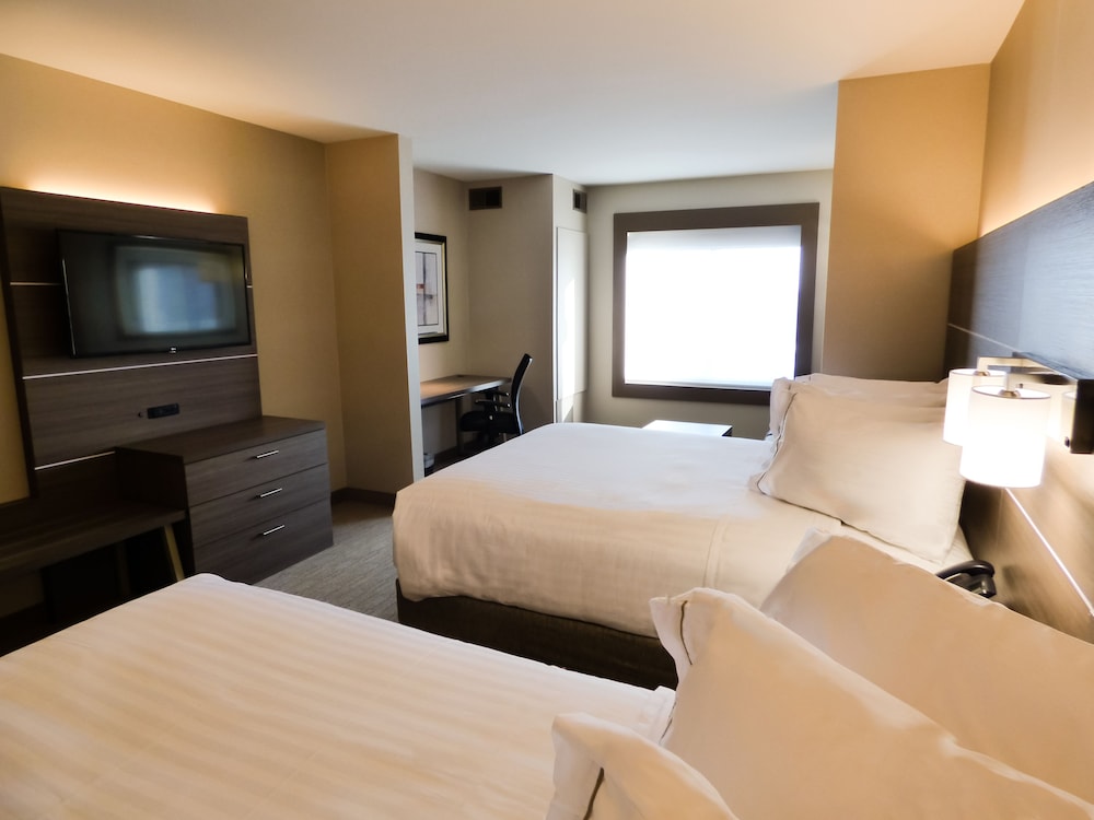 Holiday Inn Express And Suites Plymouth Ann Arbor Area 10/50
