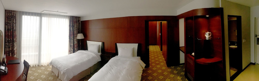 Sunvalley Hotel 30/63